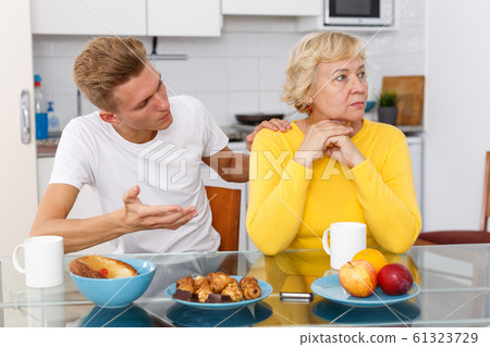 Guy apologizing his offended mother Guy apologizing his offended mother 61323729