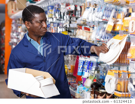Foreman shopping in building hypermarket 61324413