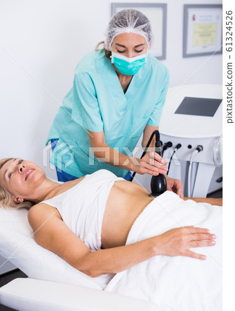 Female getting cryolipolyse Female getting cryolipolyse 61324526