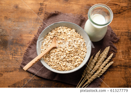 Dry oat flakes, oatmeal, rolled oats Dry oat flakes, oatmeal, rolled oats 61327779