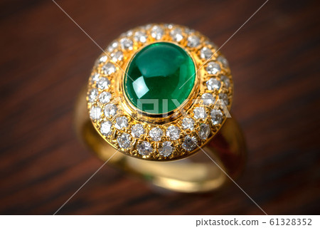 Emerald Ring 61328352