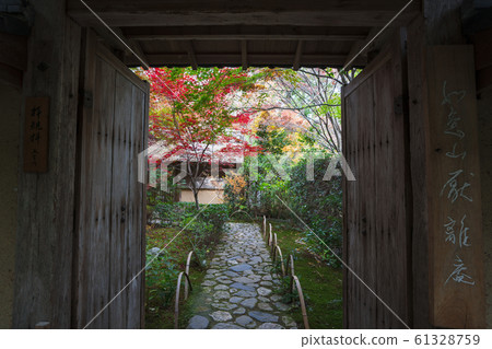 Kyoto: Autumn leaves of Enri-an Kyoto: Autumn leaves of Enri-an 61328759