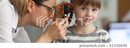 Little girl patient Little girl patient 61330049