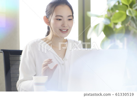 年輕的商界女強人 61330519