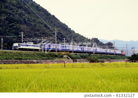 1996 Nagoya 12 series Ozashiki train DD51 sandwich formation on the JR Kyoto line 61332127
