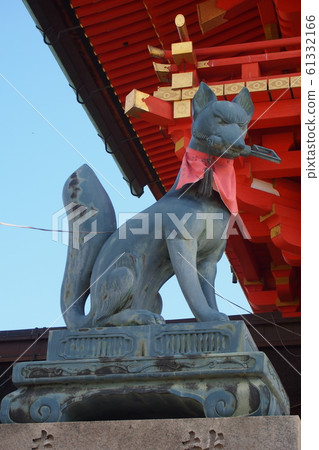 Statue of a fox in Fushimi Inari, Kyoto Statue of a fox in Fushimi Inari, Kyoto 61332166