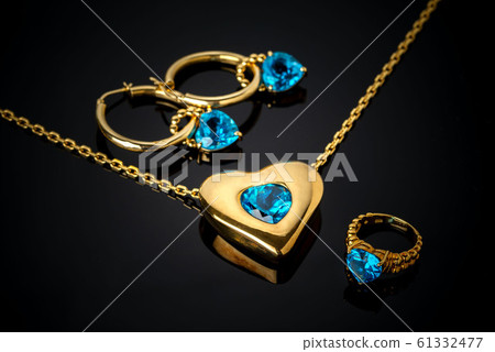 Blue topaz 61332477