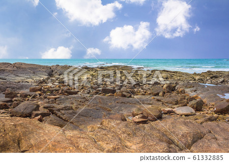 The rock beach 61332885