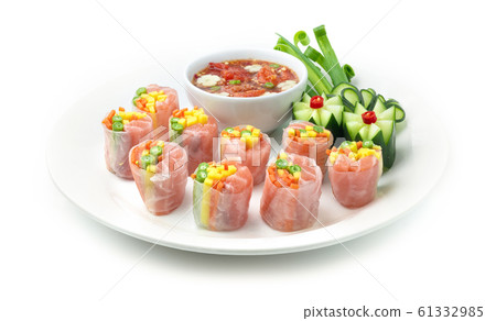 Papaya Salad Salmon Rolls Served with Papaya Spicy Papaya Salad Salmon Rolls Served with Papaya Spicy 61332985
