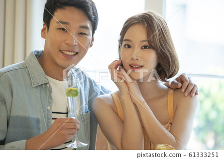 Couple cocktail party Couple cocktail party 61333251