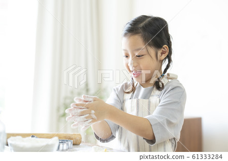 Girl baking cookies 61333284