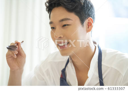 Man cooking Man cooking 61333307