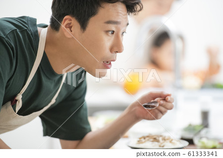 Family meal 61333341