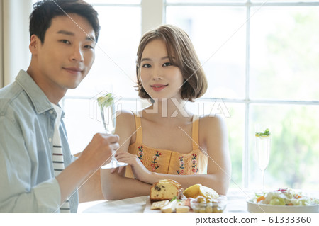Couple cocktail party Couple cocktail party 61333360