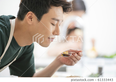 Family meal 61333443