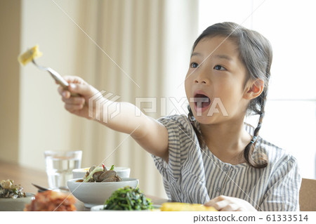 Family meal 61333514