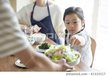 Family meal 61333517