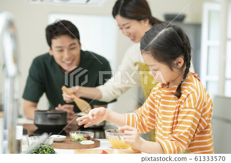 Family meal 61333570