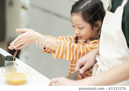 Family meal 61333576