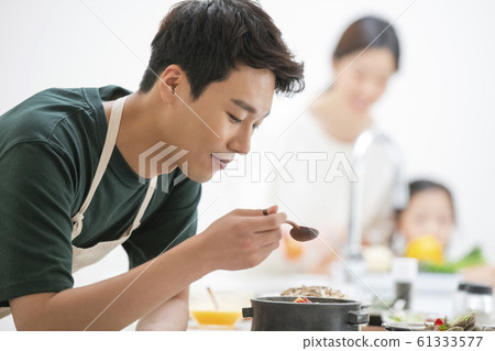 Family meal 61333577