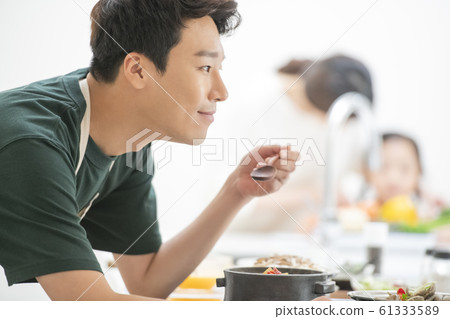 Family meal 61333589