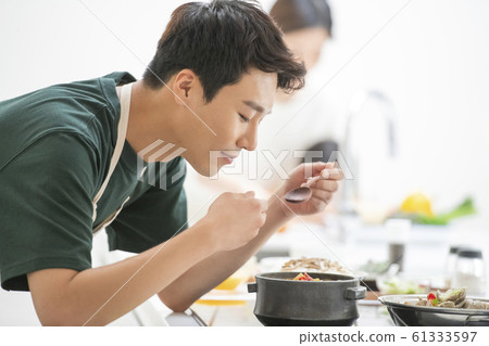 Family meal 61333597