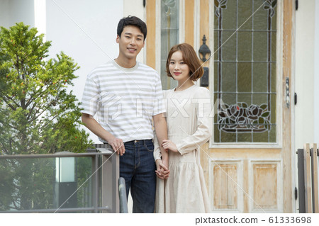 Couple family 61333698