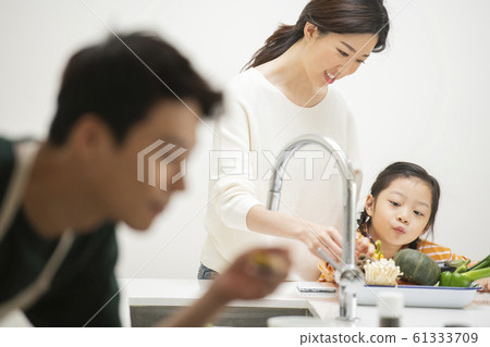Couple family Couple family 61333709