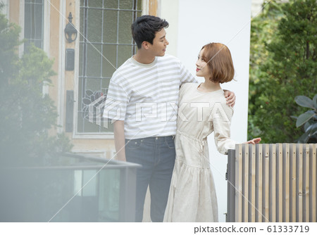 Couple family 61333719