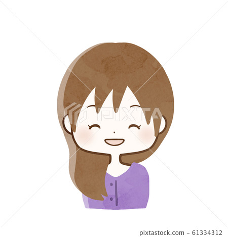 一個微笑的女人 61334312