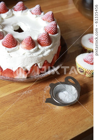 Deco chiffon cake with plenty of strawberries and strawberry cupcakes 61335456