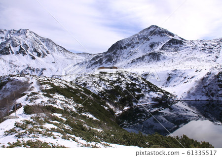 初冬Mikuriga池塘和立山山脈（玉山，佐渡山）位置：室戶 61335517