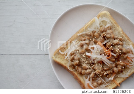 New Year's Leftovers: Namasu and Natto Toast 61336208