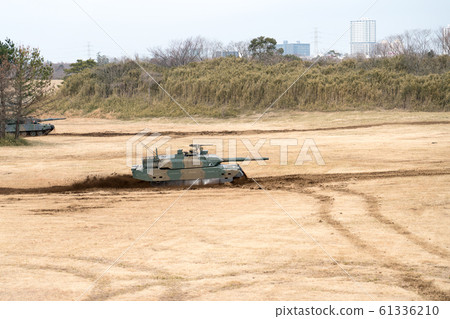Type 90 and Type 10 tanks 61336210