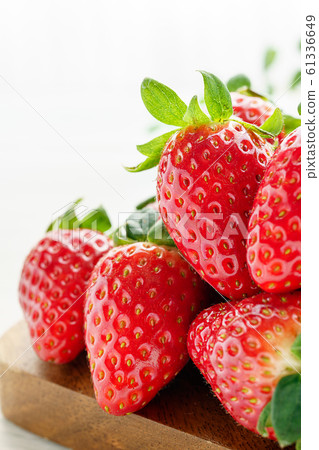 新鮮的草莓 61336649