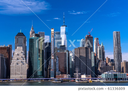 New York View of Manhattan, Brooklyn Heights Promenade 61336809