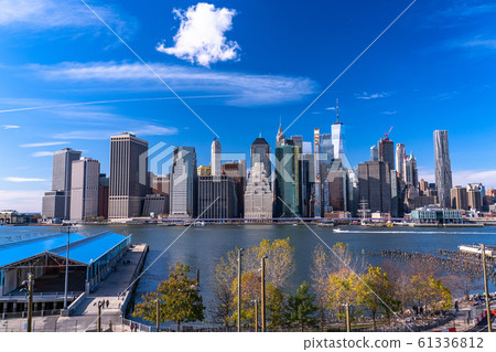 New York View of Manhattan, Brooklyn Heights Promenade 61336812