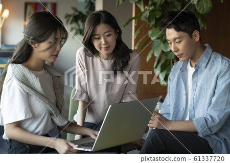 Business meeting 61337720