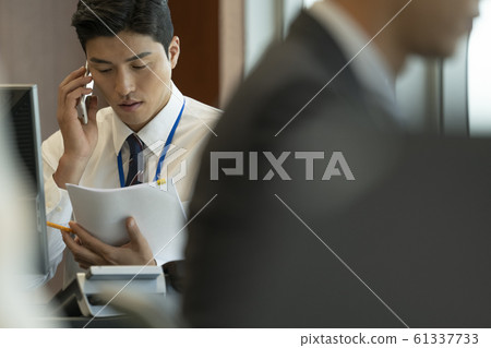 Business men and women office 61337733