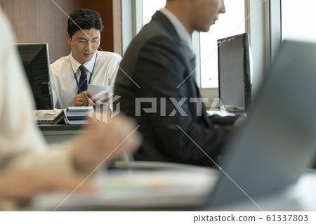 Business men and women office 61337803