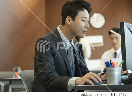 Business men and women office 61337873