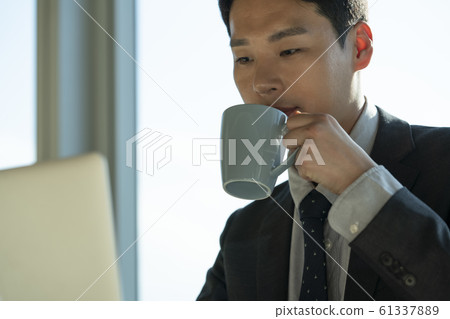 Business man 61337889