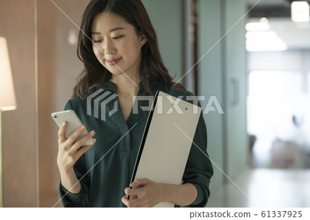 Business woman Business woman 61337925