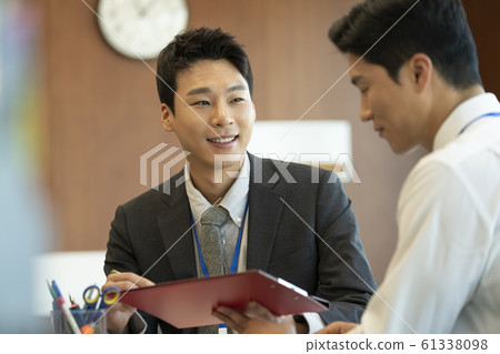 Business man sales 61338098