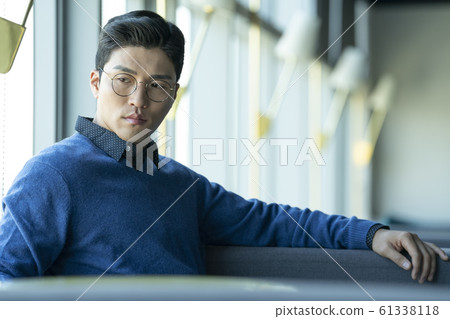 Business man business trip 61338118