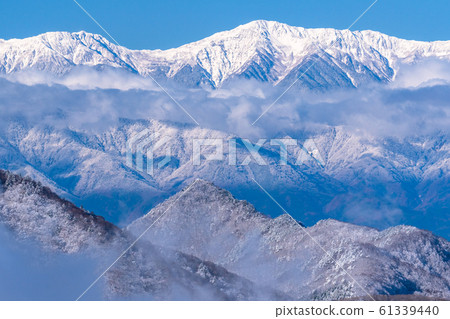 《山梨縣》從白雪皚皚的南阿爾卑斯山帕斯山看 61339440