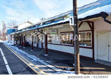 Photographing the morning scenery around Nanumacho Onuma Station in Hokkaido in the winter Photographing the morning scenery around Nanumacho Onuma Station in Hokkaido in the winter 61340847