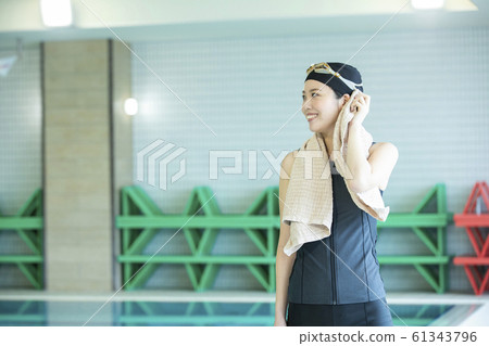 女子健身泳衣泳裝運動員體育健身房游泳池健身房游泳學校 61343796
