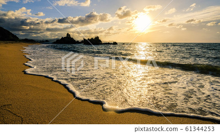 Sunset at the crystal beach 61344253