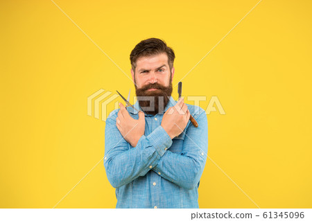 Skilled at cutting hair. Professional barber in 61345096